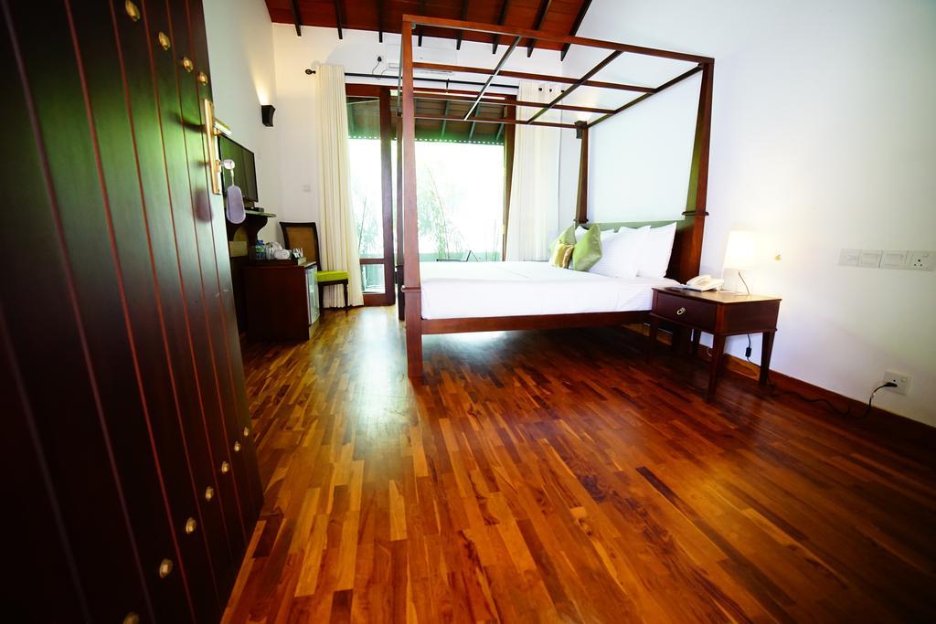 Lespri Grand Hotel Negombo Room photo