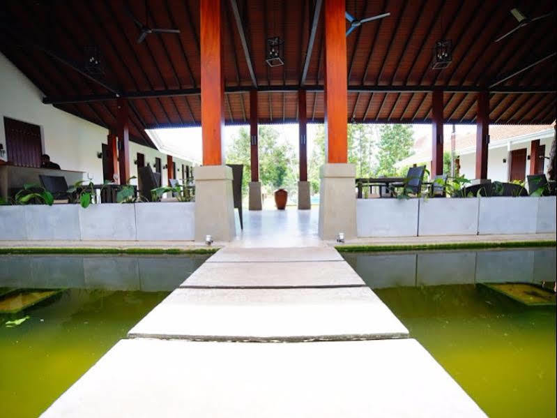 Lespri Grand Hotel Negombo Exterior photo